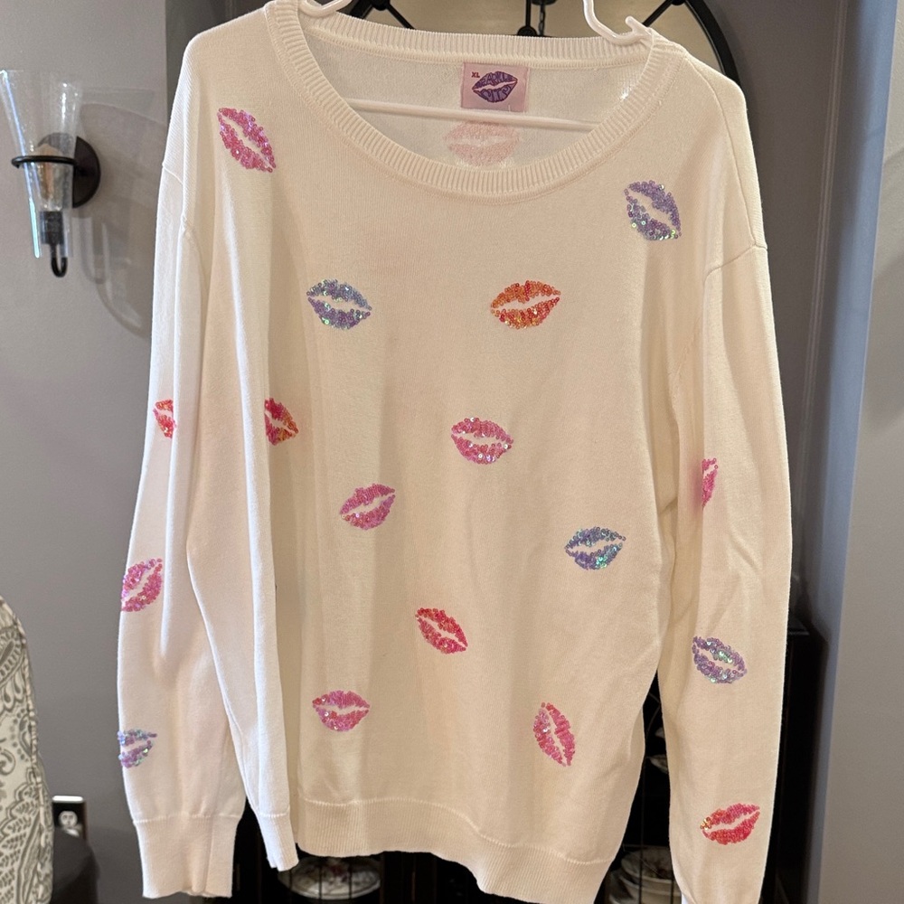 FUN Women's Sweater with Multicolor Sequin Kisses/Lip Design